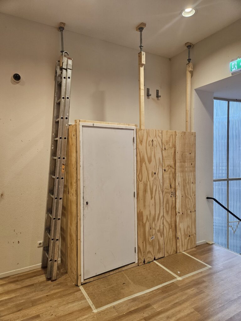 Levering Stofschotten voor demontage schachtdeuren